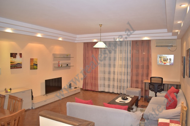 Apartament 2 + 1 me qera ne Bulevardin Zogu i I ne Tirane , (TRR-1114-53b)